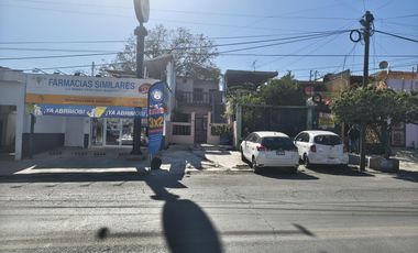 Casa en venta sobre Av. Chapultepec en zona comercial - Monterrey
