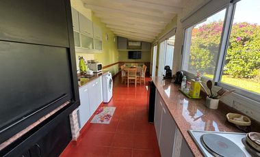 Chalet en 1 planta reciclado, jardín. La Lucila.