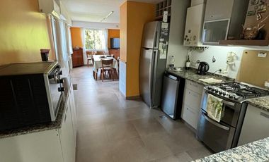 Chalet en 1 planta reciclado, jardín. La Lucila.