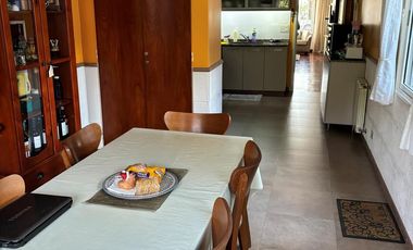 Chalet en 1 planta reciclado, jardín. La Lucila.