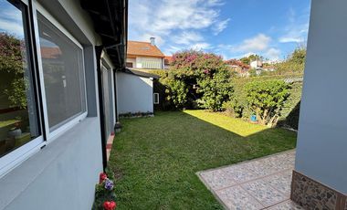 Chalet en 1 planta reciclado, jardín. La Lucila.