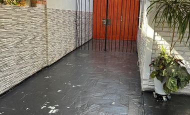 Chalet en 1 planta reciclado, jardín. La Lucila.