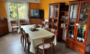 Chalet en 1 planta reciclado, jardín. La Lucila.