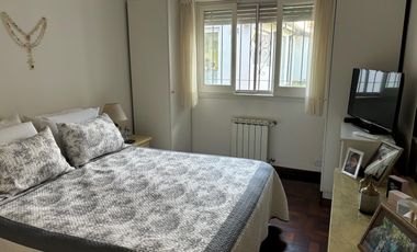 Chalet en 1 planta reciclado, jardín. La Lucila.