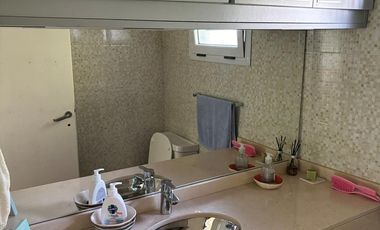 Chalet en 1 planta reciclado, jardín. La Lucila.