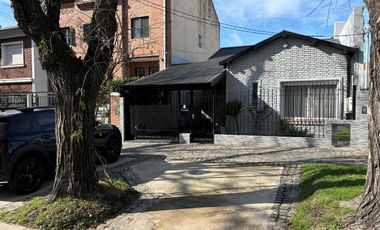 Chalet en 1 planta reciclado, jardín. La Lucila.