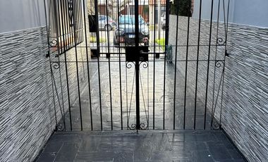 Chalet en 1 planta reciclado, jardín. La Lucila.