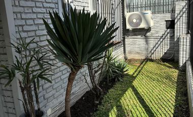 Chalet en 1 planta reciclado, jardín. La Lucila.