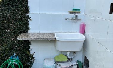 Chalet en 1 planta reciclado, jardín. La Lucila.