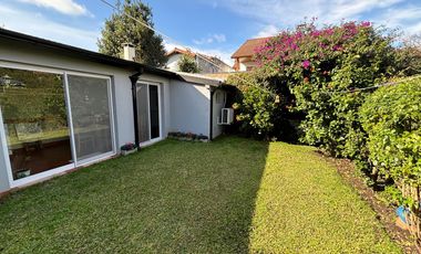 Chalet en 1 planta reciclado, jardín. La Lucila.