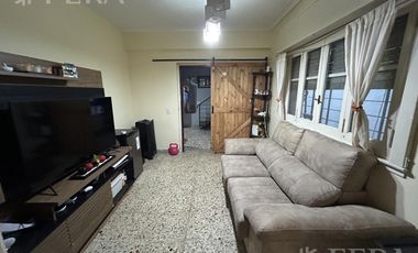 Venta Casa de 3 ambientes con cochera en Wilde