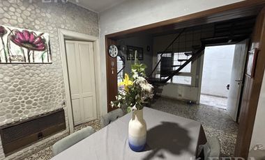 Venta Casa de 3 ambientes con cochera en Wilde