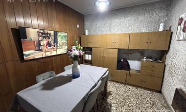 Venta Casa de 3 ambientes con cochera en Wilde