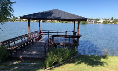 Casa en alquiler - 300 m2 - 5 ambientes