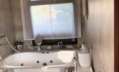 Casa en alquiler - 300 m2 - 5 ambientes