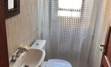 Casa en alquiler - 300 m2 - 5 ambientes