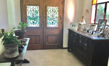 Casa en alquiler - 300 m2 - 5 ambientes