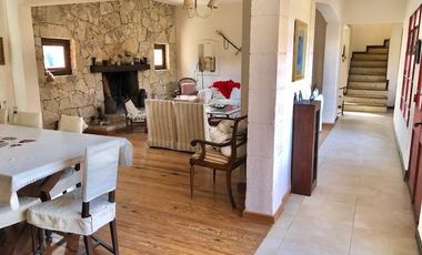 Casa en alquiler - 300 m2 - 5 ambientes