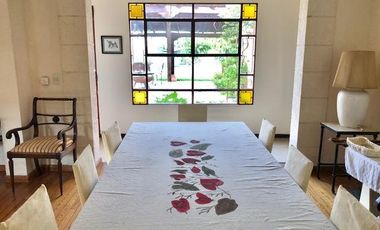 Casa en alquiler - 300 m2 - 5 ambientes