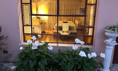 Casa en alquiler - 300 m2 - 5 ambientes