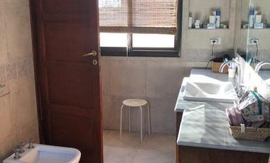 Casa en alquiler - 300 m2 - 5 ambientes