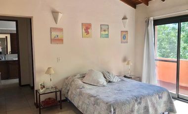 Casa en alquiler - 300 m2 - 5 ambientes