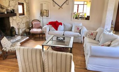 Casa en alquiler - 300 m2 - 5 ambientes