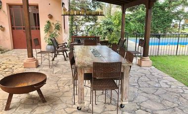 Casa en alquiler - 300 m2 - 5 ambientes