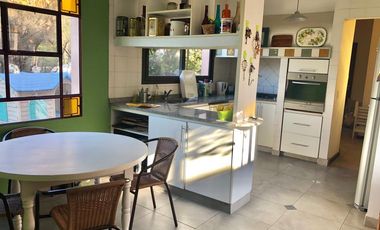 Casa en alquiler - 300 m2 - 5 ambientes