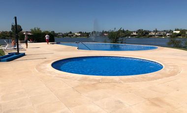 Casa en alquiler - 300 m2 - 5 ambientes