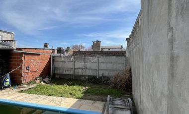 Casa de 2 dormitorios en venta en Capitan Bermudez