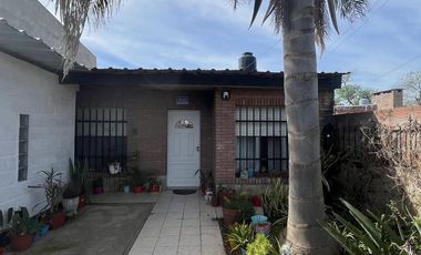 Casa de 2 dormitorios en venta en Capitan Bermudez