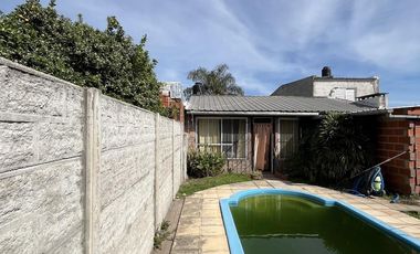 Casa de 2 dormitorios en venta en Capitan Bermudez