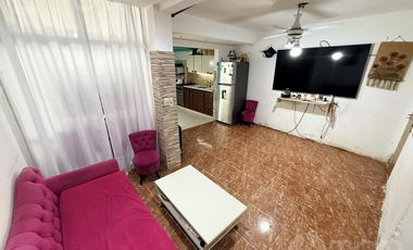 Venta Casa 5 ambientes con patio, terraza, balcon y comercio en Lanus.
