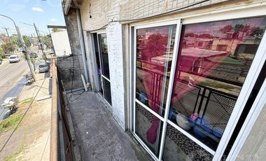 Venta Casa 5 ambientes con patio, terraza, balcon y comercio en Lanus.