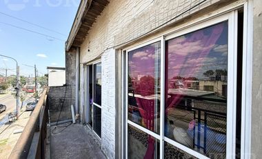 Venta Casa 5 ambientes con patio, terraza, balcon y comercio en Lanus.