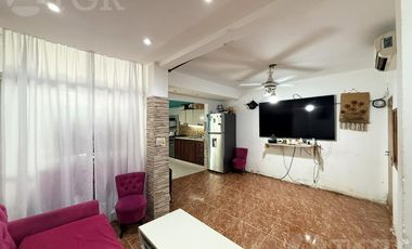 Venta Casa 5 ambientes con patio, terraza, balcon y comercio en Lanus.