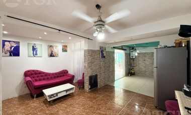 Venta Casa 5 ambientes con patio, terraza, balcon y comercio en Lanus.