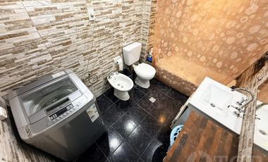 Venta Casa 5 ambientes con patio, terraza, balcon y comercio en Lanus.