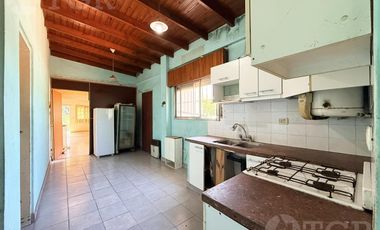 Casa en Benavidez con local en lote propio