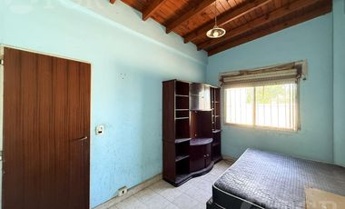 Casa en Benavidez con local en lote propio