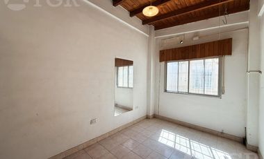 Casa en Benavidez con local en lote propio