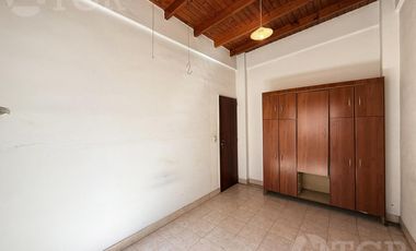 Casa en Benavidez con local en lote propio