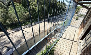 Casa en Benavidez con local en lote propio