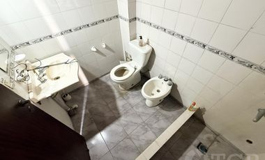 Casa en Benavidez con local en lote propio