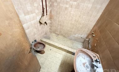 Casa en Benavidez con local en lote propio