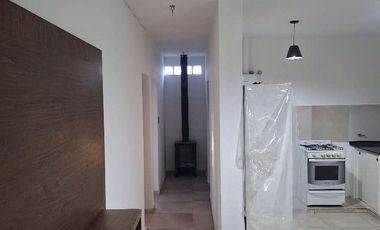 Casa de dos dormitorios con pileta en Unquillo