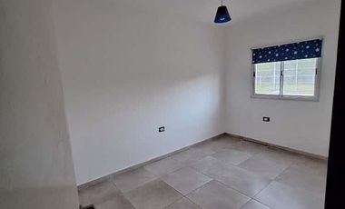 Casa de dos dormitorios con pileta en Unquillo