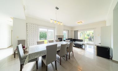 Vendo Exclusiva Casa en Country Kentucky – Funes