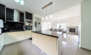 Vendo Exclusiva Casa en Country Kentucky – Funes